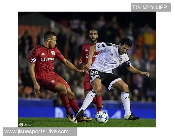 中超激战利物浦与莱比锡平局红牌事件引发全场热议与争议