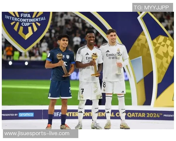 国王杯激战巴黎圣日耳曼大胜皇马引发转会风波与球迷热议