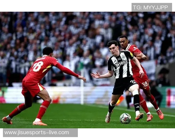 世界杯激战巴萨与利物浦0比0平局绝杀瞬间引发全场狂欢数据分析揭秘