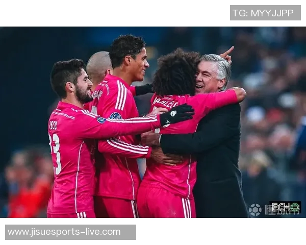 国王杯精彩对决:那不勒斯与拜仁战成平局乌龙球成比赛转折点