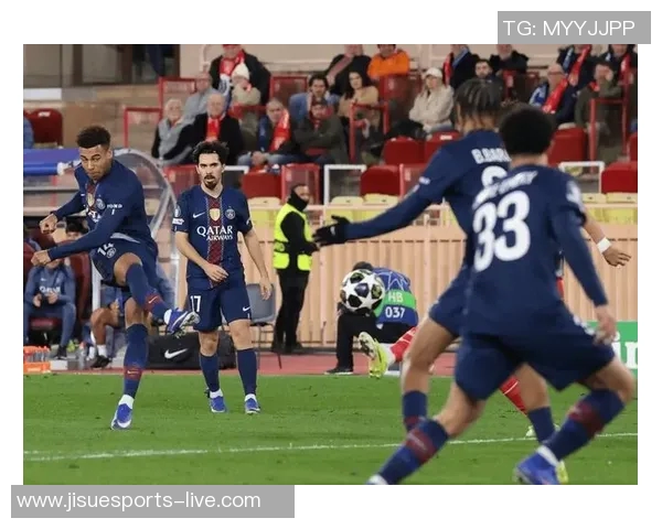 中超激战巴黎圣日耳曼力克拜仁引发全场热议与震撼