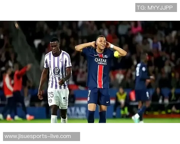 中超激战巴黎圣日耳曼凭乌龙球险胜巴萨引发争议判罚热议